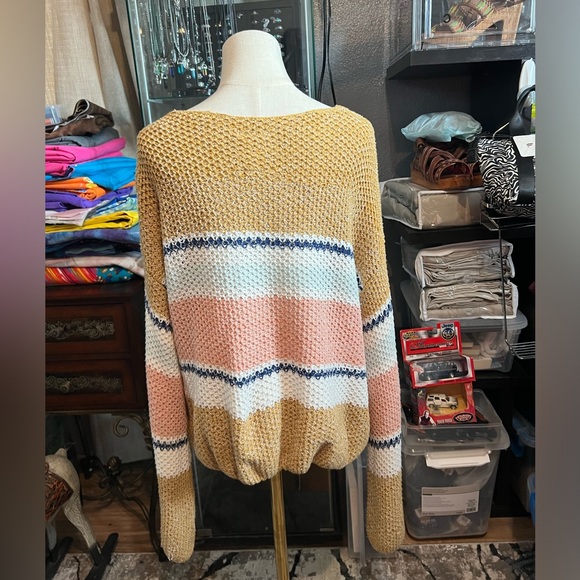 Ripcurl Sweater - Picture 2 of 4